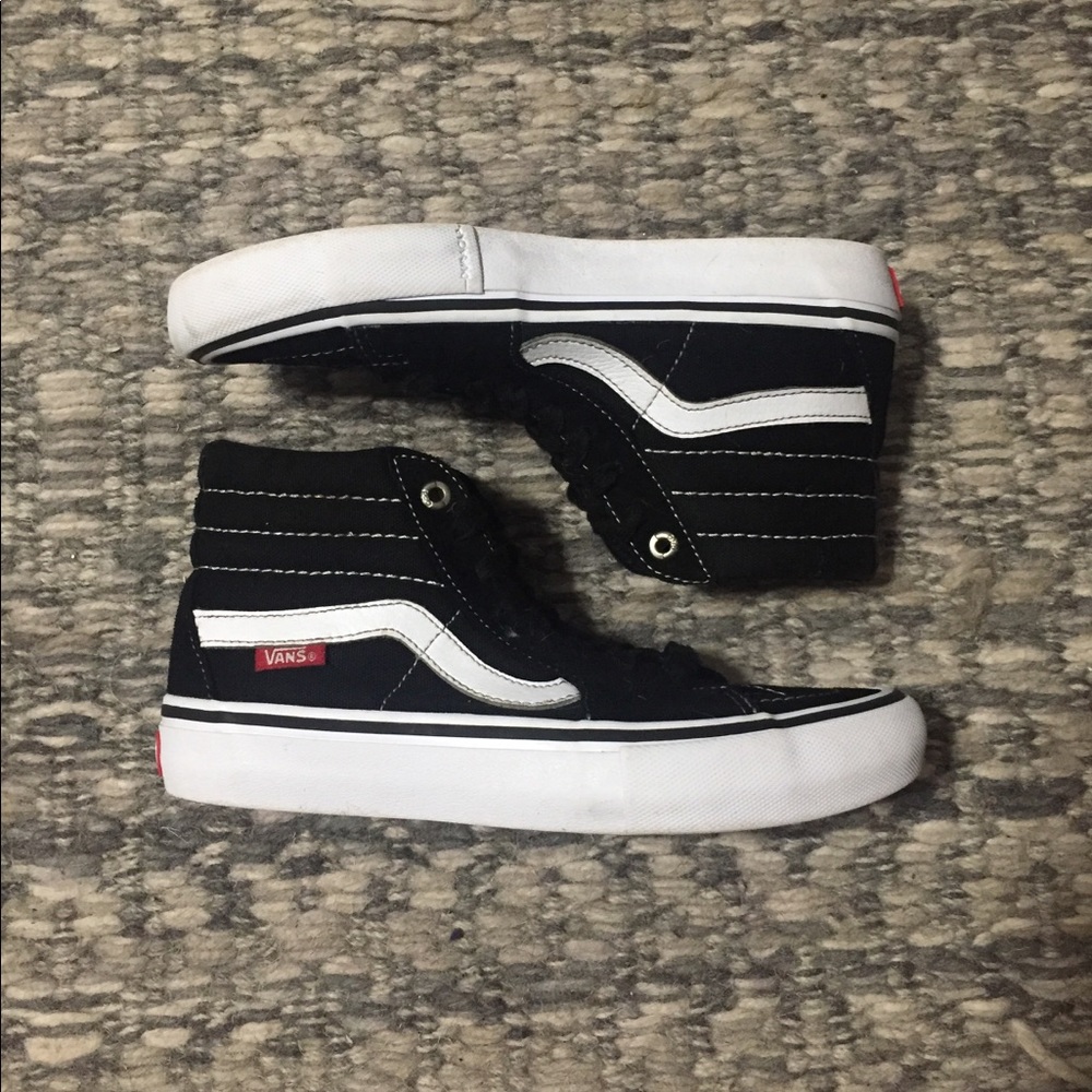 SK8-HI Black And White Vans Shoe